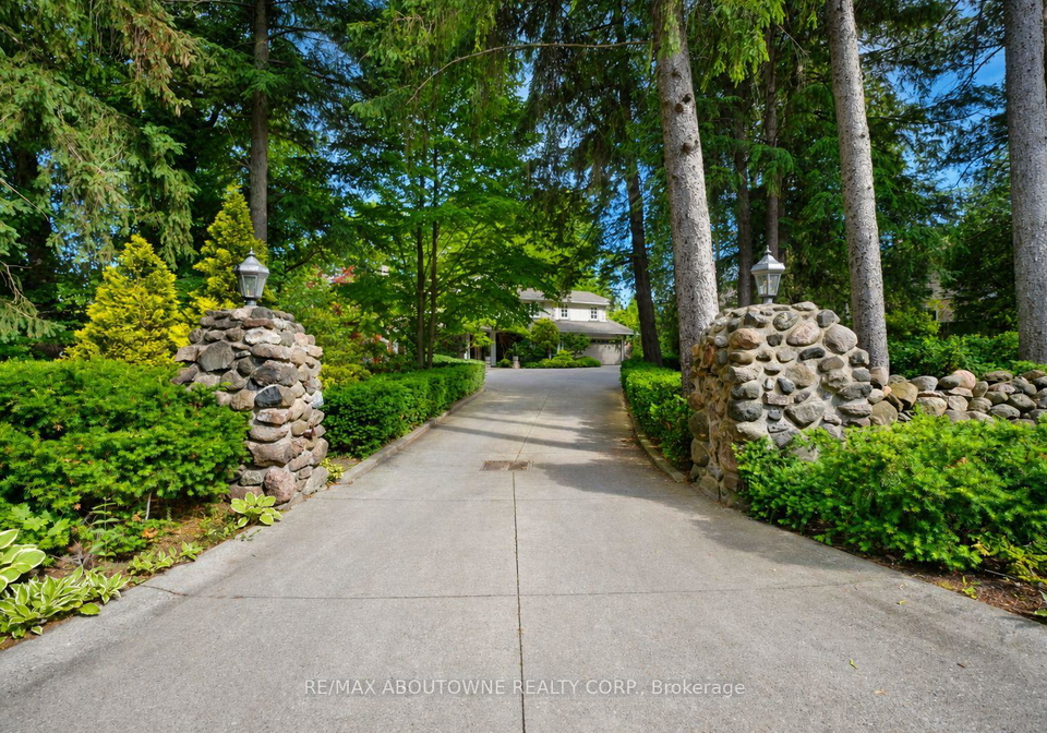 5052-lakeshore-road-burlington-ontario-w13482650