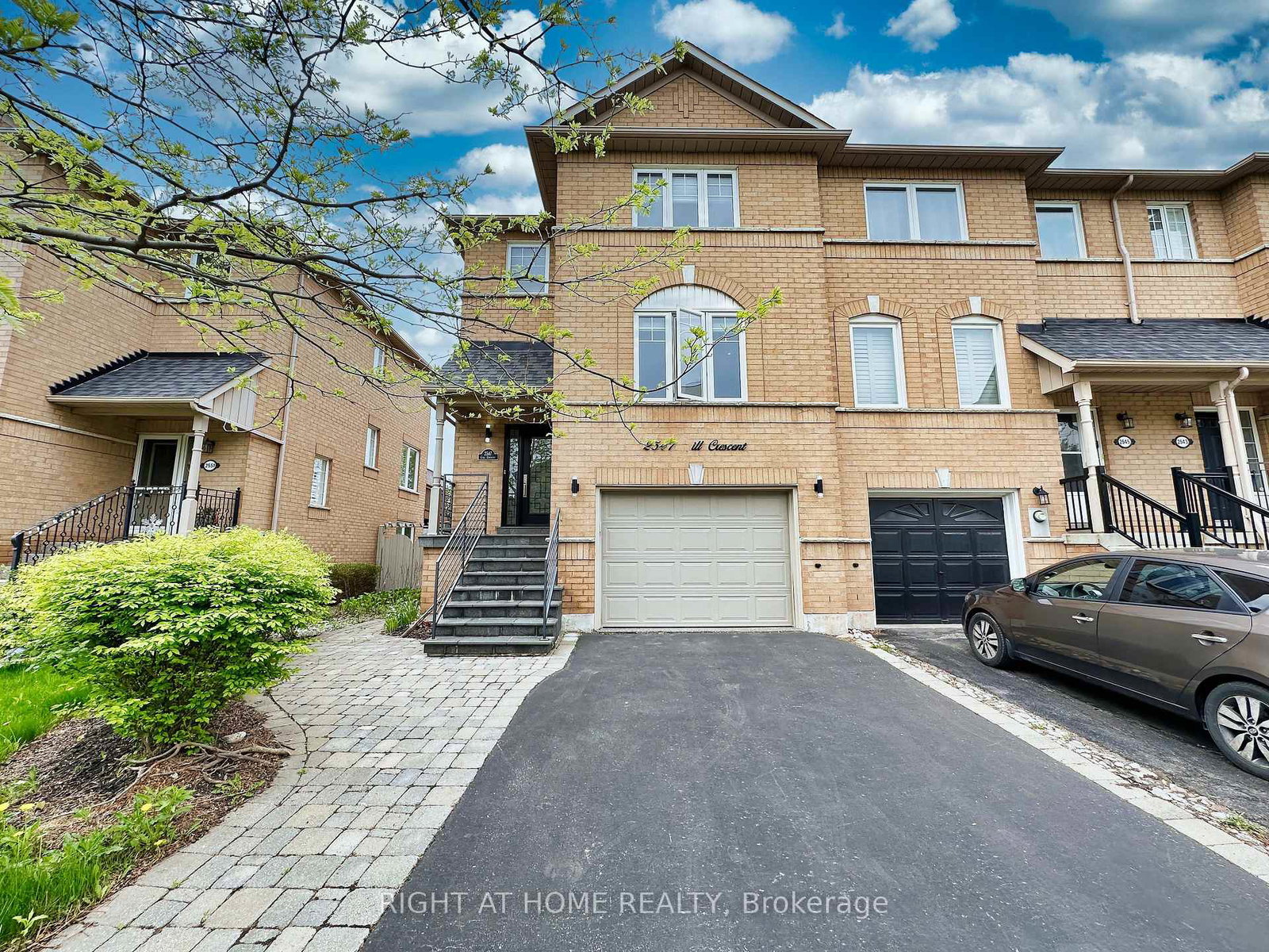 2547-gill-crescent-oakville-ontario-w13482964