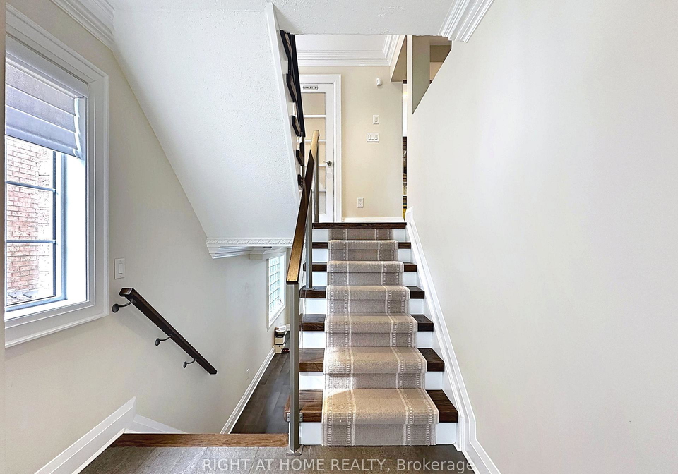 2547-gill-crescent-oakville-ontario-w13482964