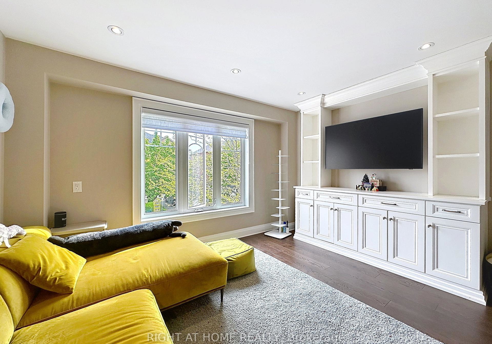 2547-gill-crescent-oakville-ontario-w13482964