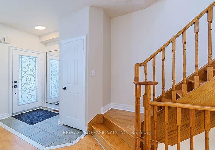 17-algarve-crescent-toronto-ontario-w13483380