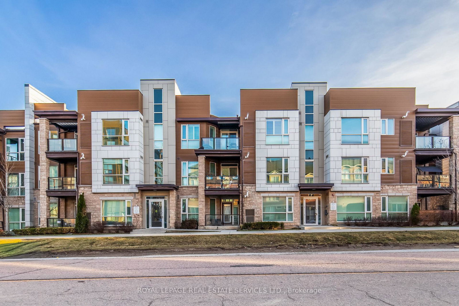 2370-khalsa-gate-oakville-ontario-w13483922