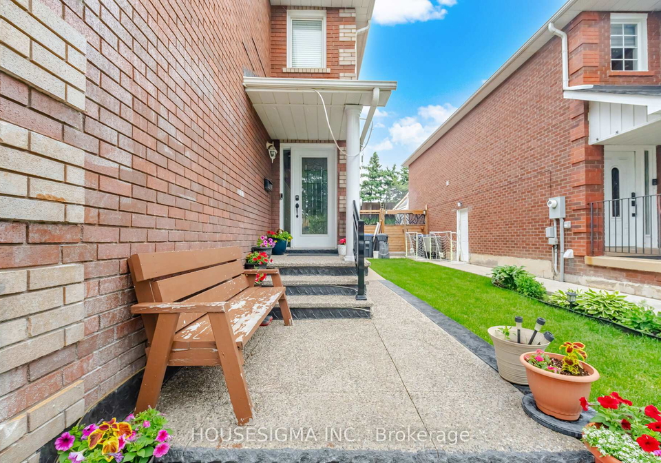 62-ravenscliffe-court-brampton-ontario-w13484074