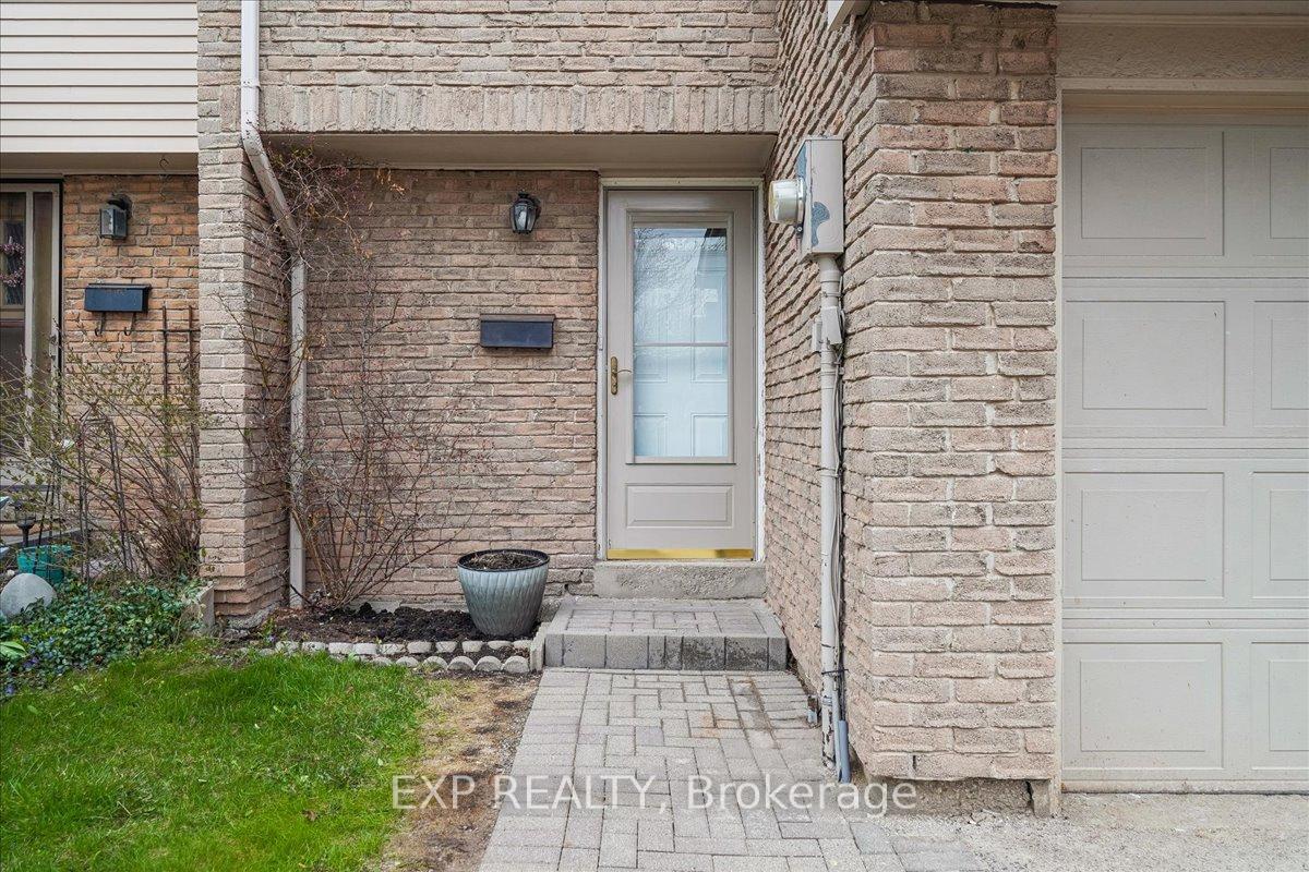 1556-lancaster-drive-oakville-ontario-w13484516