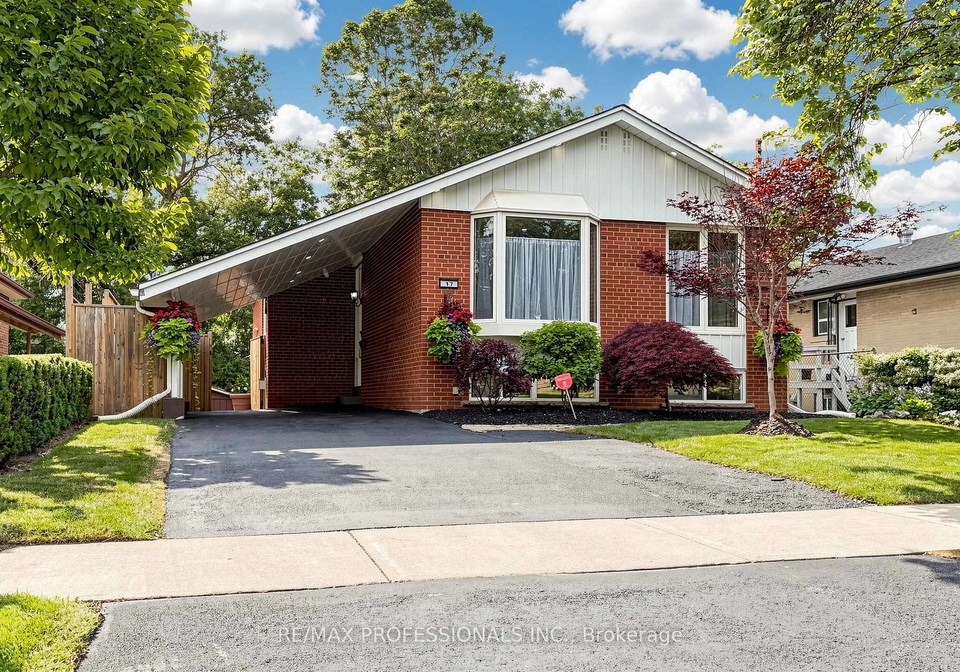 17-barwell-crescent-etobicoke-ontario-w13485454