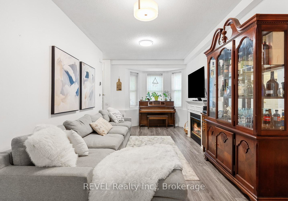 760-lawrence-avenue-w-north-york-ontario-w13485984