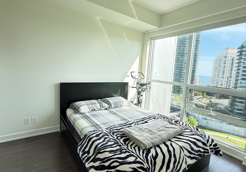 2220-lake-shore-boulevard-w-etobicoke-ontario-w13486144
