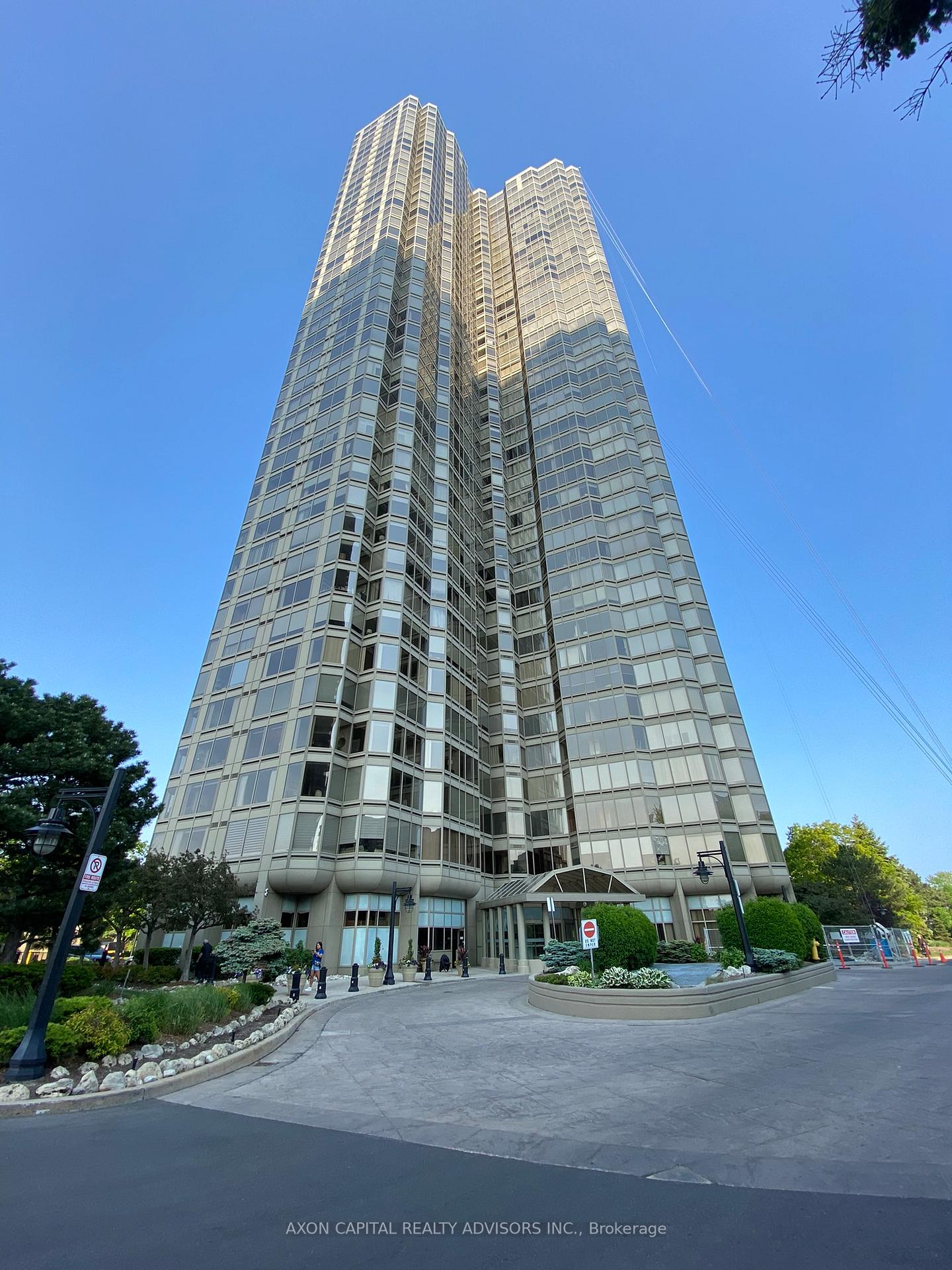 1-palace-pier-court-etobicoke-ontario-w13486234