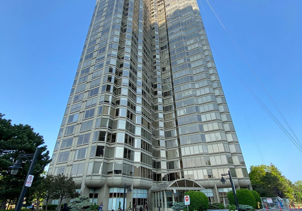 1-palace-pier-court-etobicoke-ontario-w13486234
