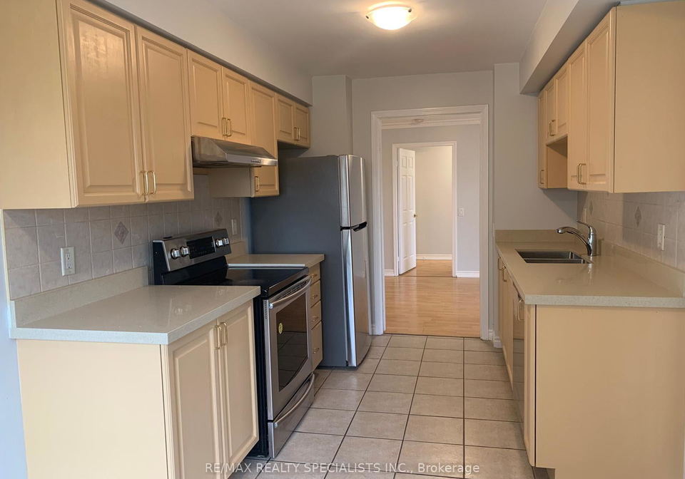 25-kingsbridge-garden-circle-mississauga-ontario-w13487416