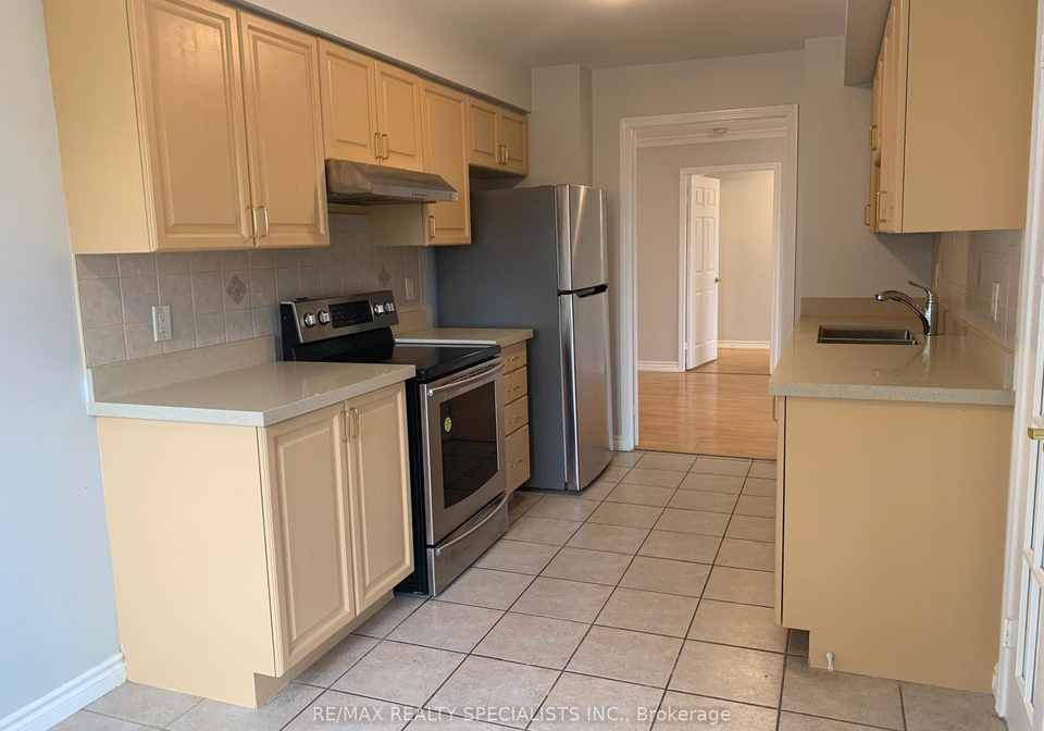 25-kingsbridge-garden-circle-mississauga-ontario-w13487416