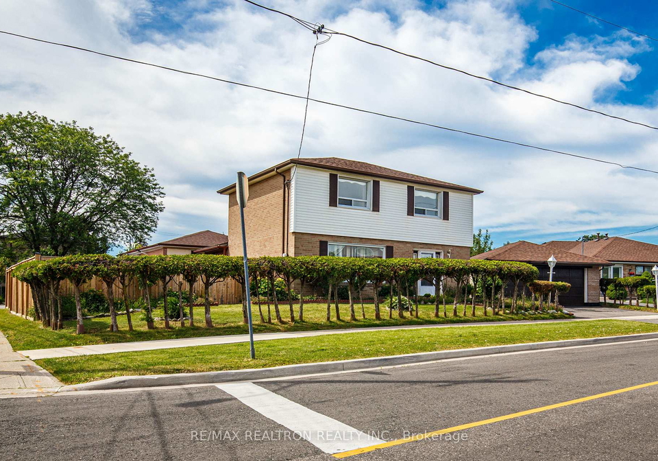 62-hullmar-drive-toronto-york-ontario-w13487592