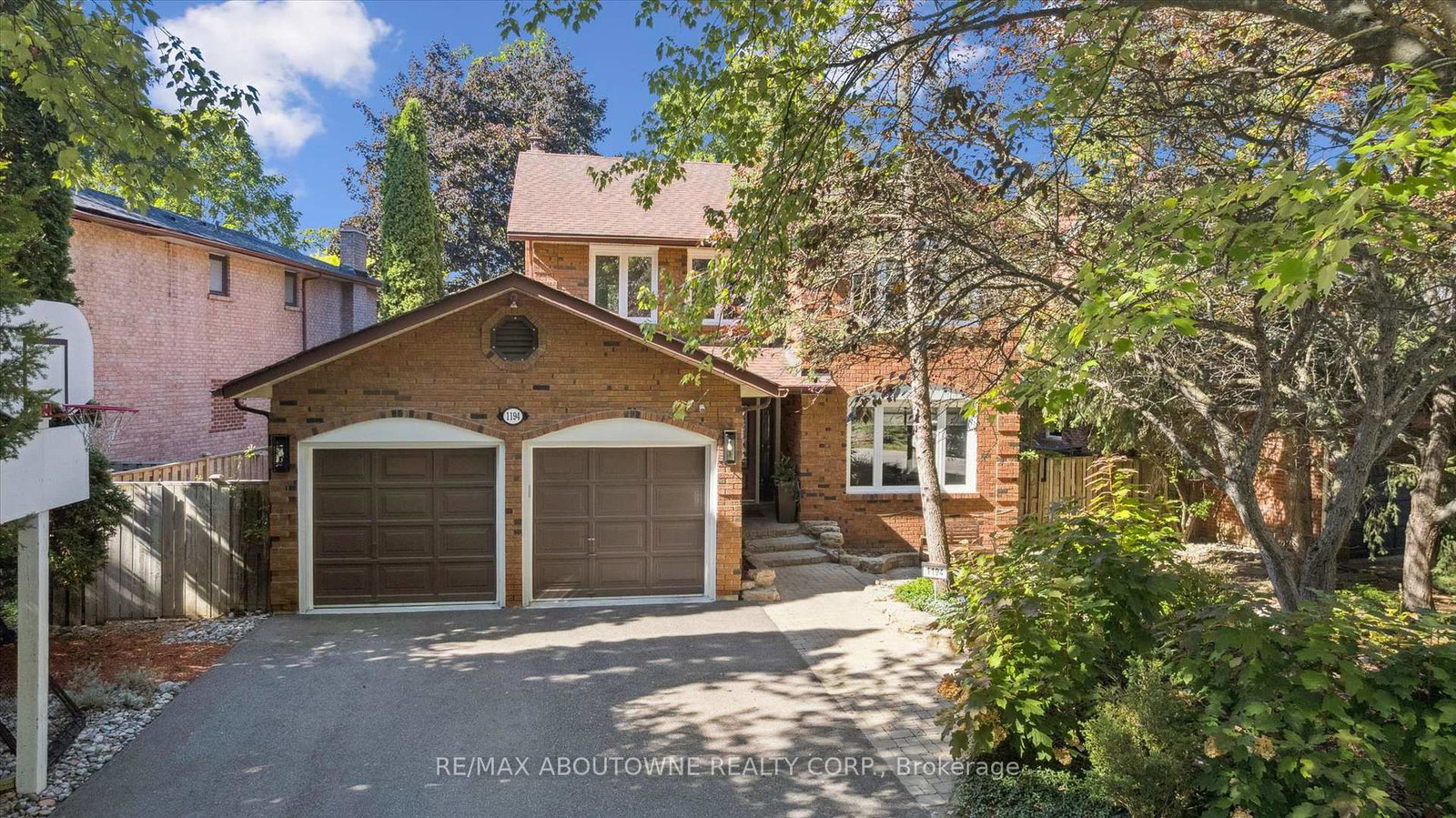 1194-queen-victoria-avenue-mississauga-ontario-w13487842