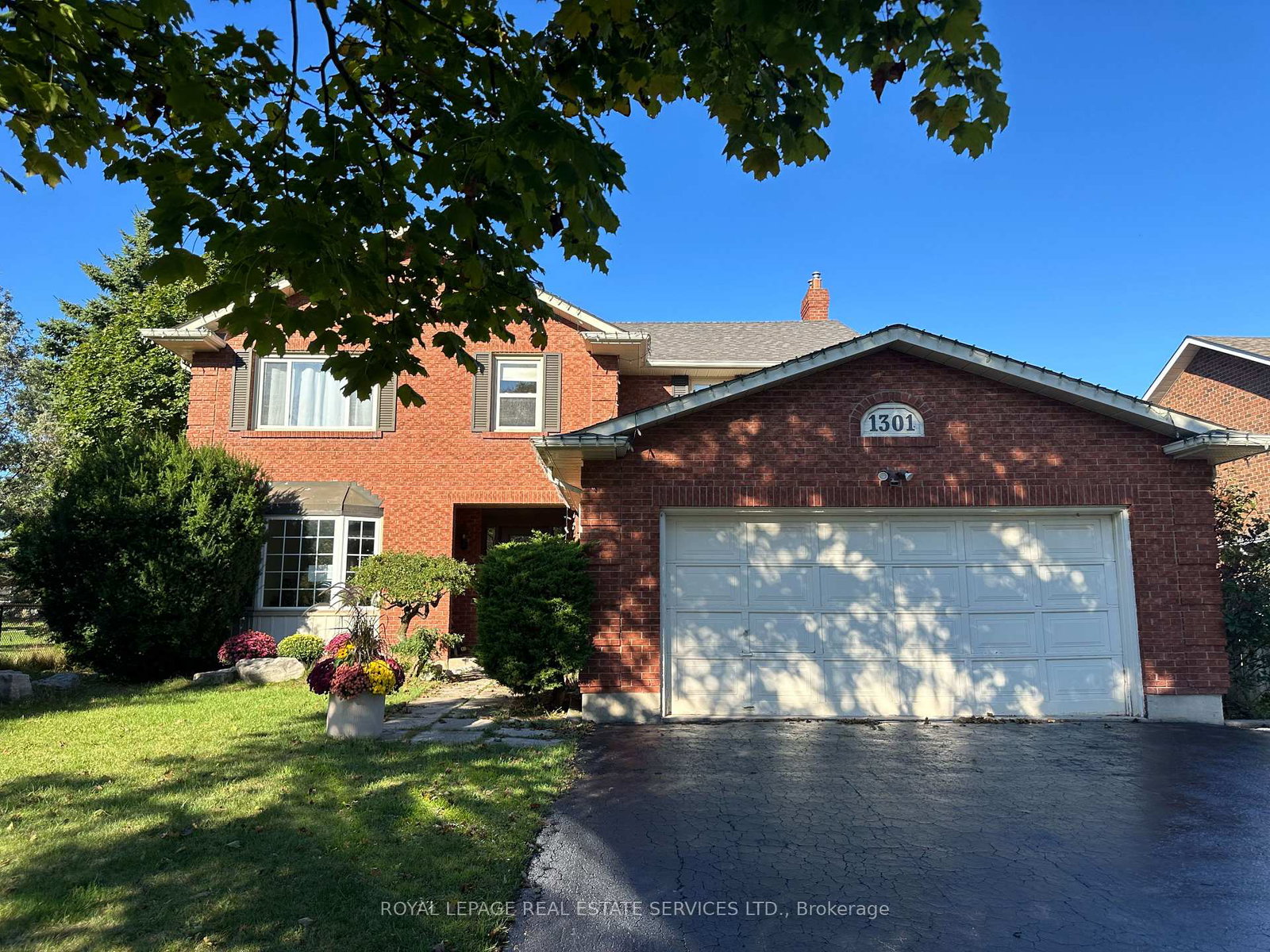 1301-holton-heights-drive-oakville-ontario-w13488400
