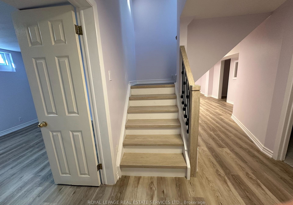 1301-holton-heights-drive-oakville-ontario-w13488400