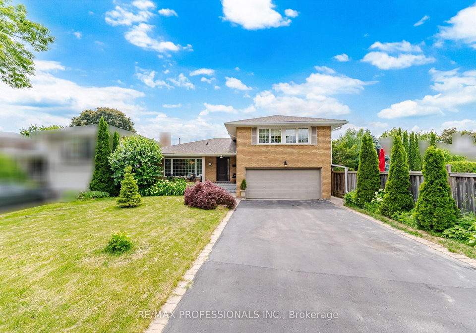 12-thicket-road-toronto-etobicoke-ontario-w13488920