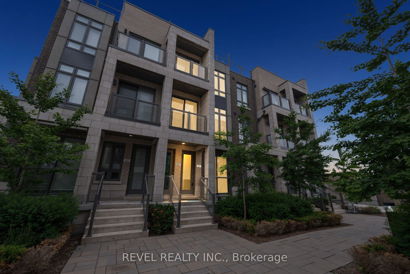 717-lawrence-avenue-w-toronto-north-york-ontario-w13489006