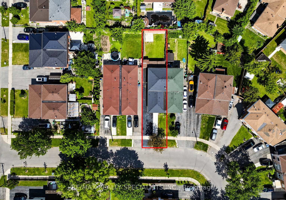 7444-homeside-gdns-gardens-mississauga-ontario-w13489470