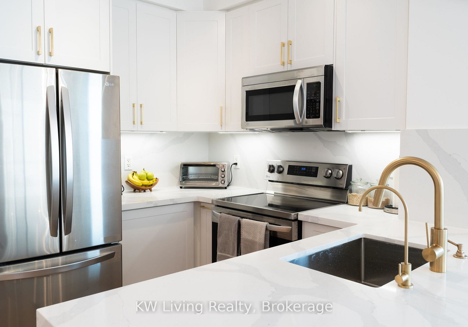 220-burnhamthorpe-road-w-mississauga-ontario-w13489516
