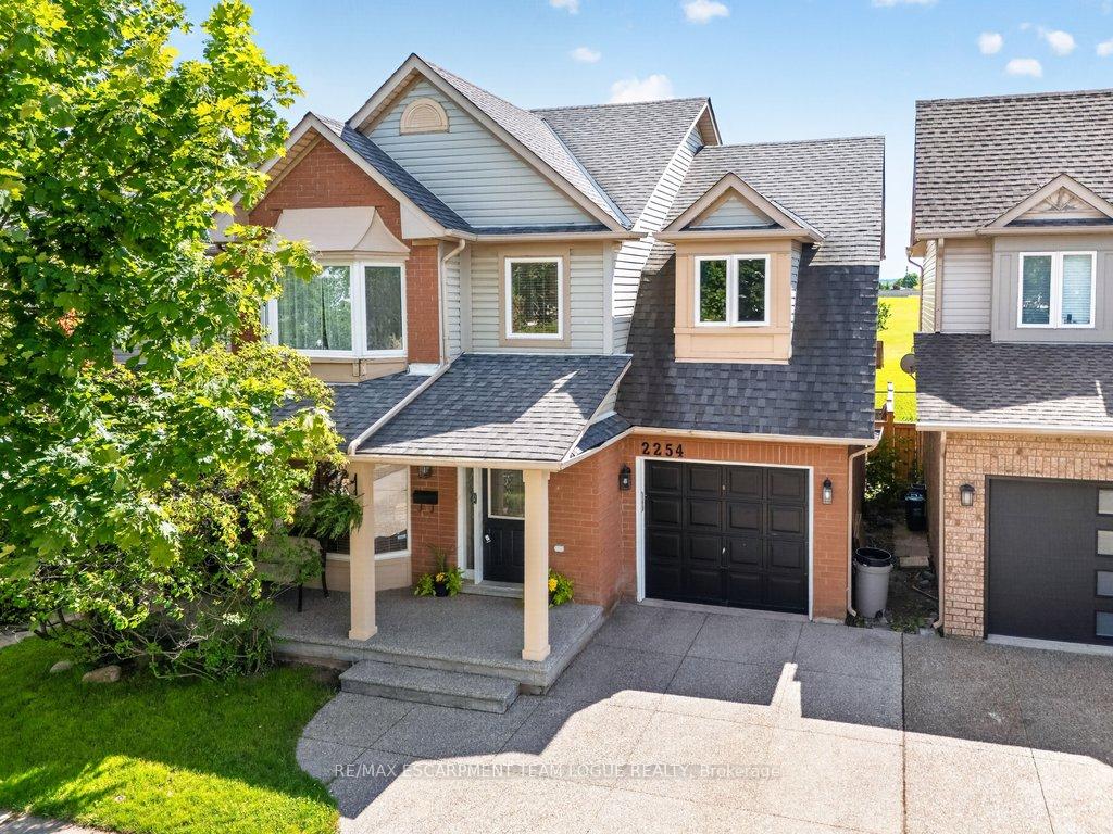 2254-pathfinder-drive-burlington-ontario-w13489652