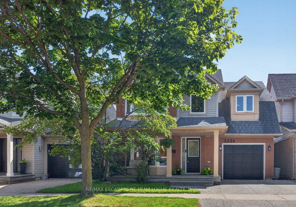 2254-pathfinder-drive-burlington-ontario-w13489652