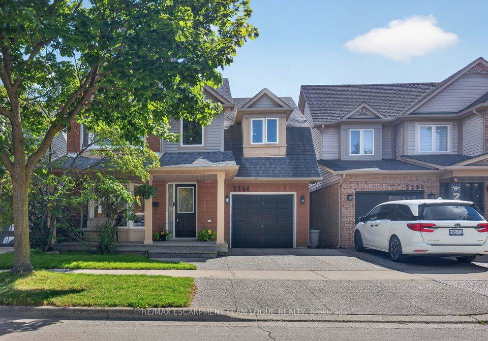 2254-pathfinder-drive-burlington-ontario-w13489652