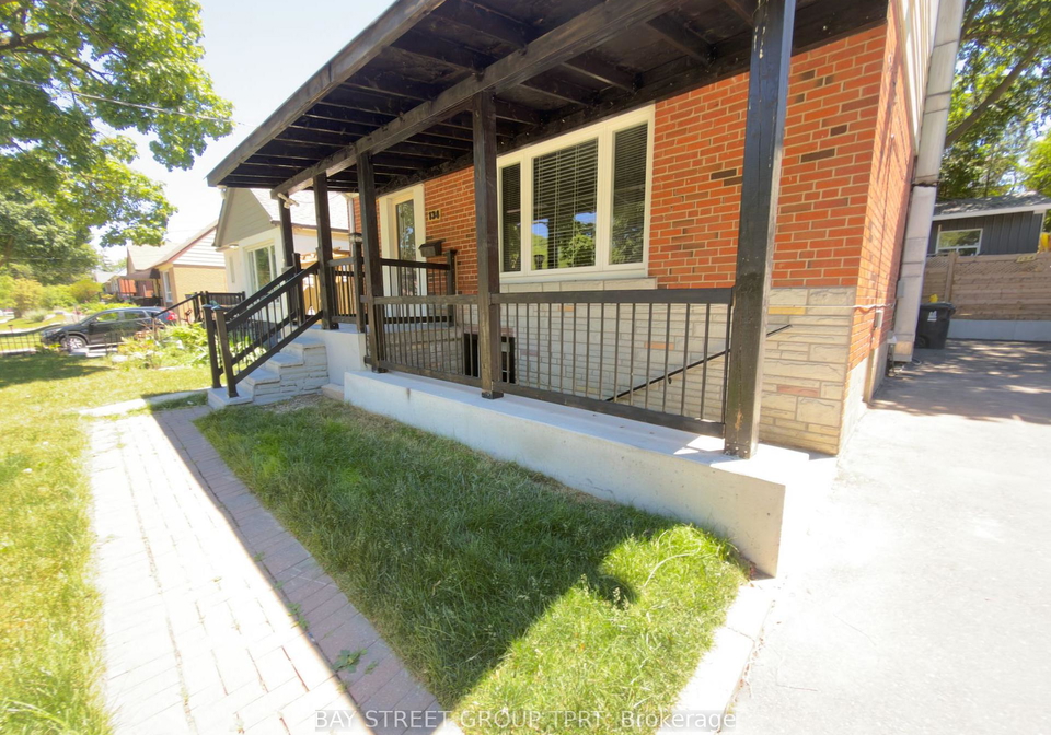 134-clearbrooke-circle-toronto-etobicoke-ontario-w13489720