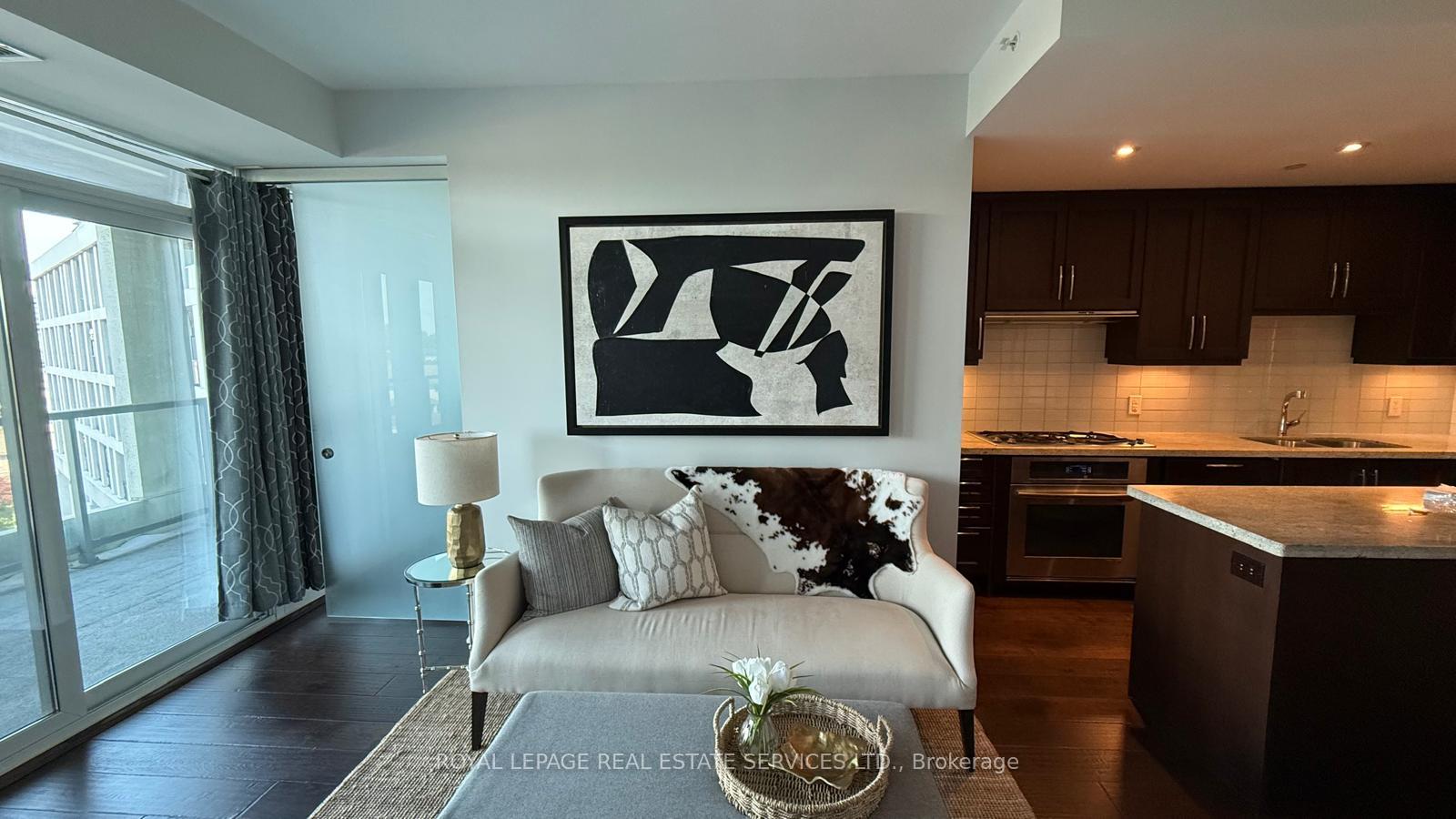 11-bronte-road-oakville-ontario-w13490346