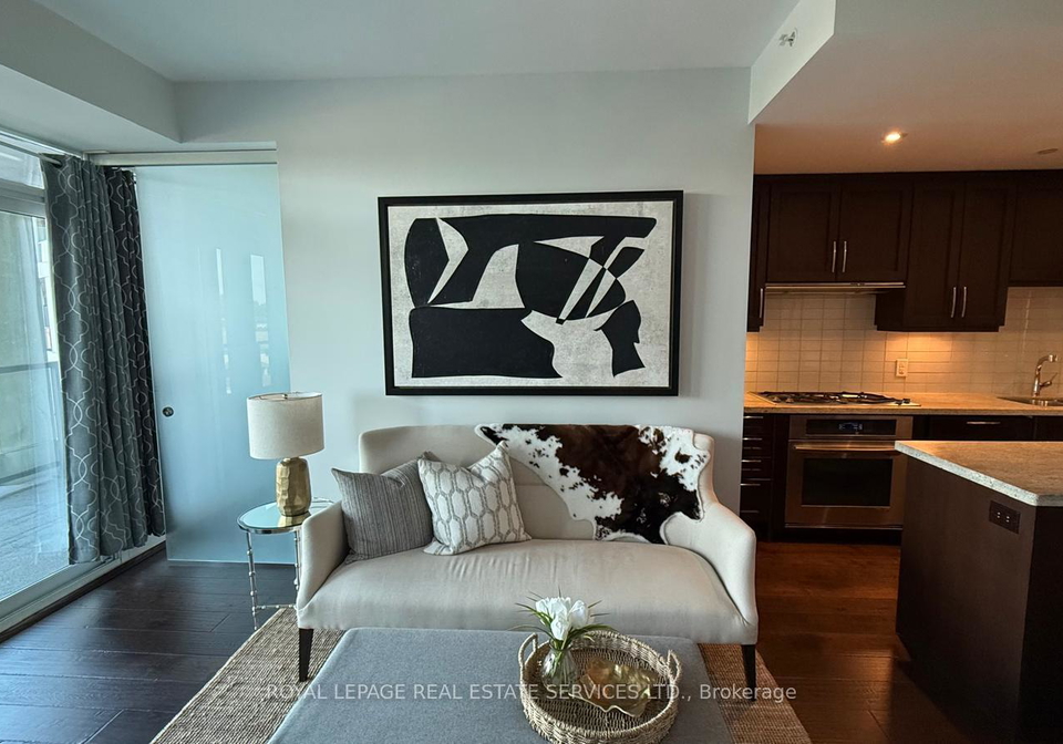 11-bronte-road-oakville-ontario-w13490346