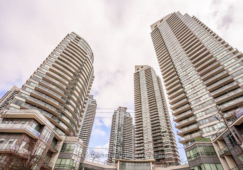 15-legion-road-toronto-etobicoke-ontario-w13490728