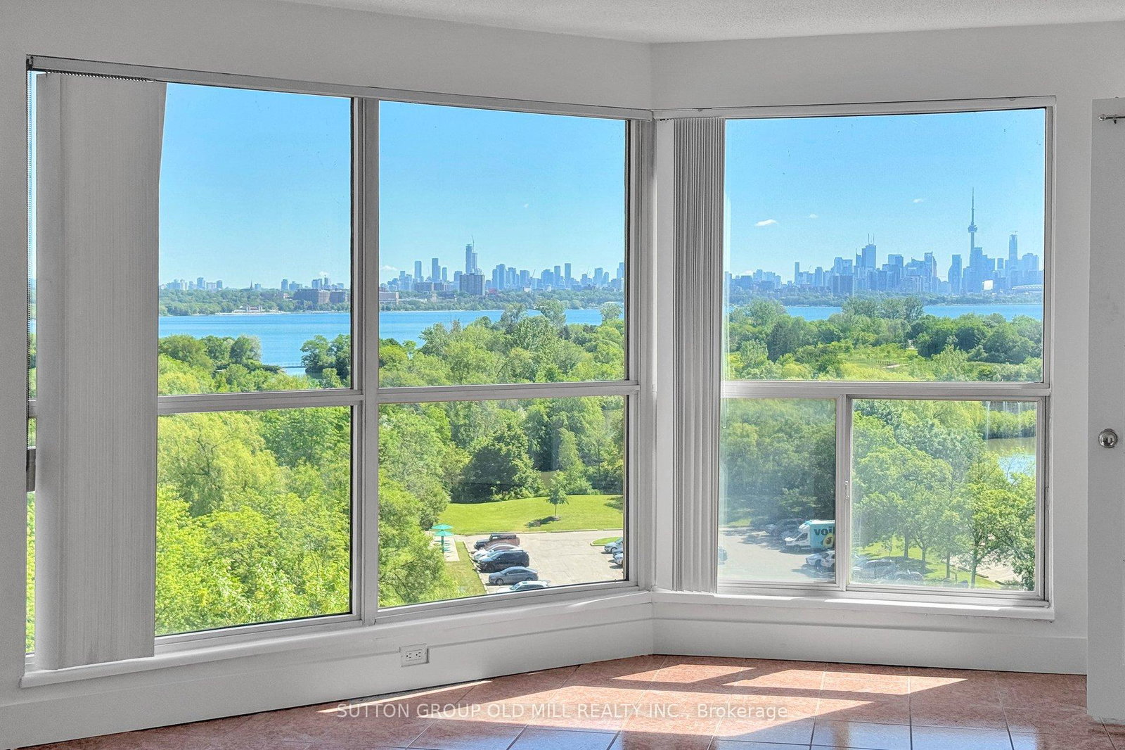2261-lakeshore-boulevard-w-toronto-etobicoke-ontario-w13490968