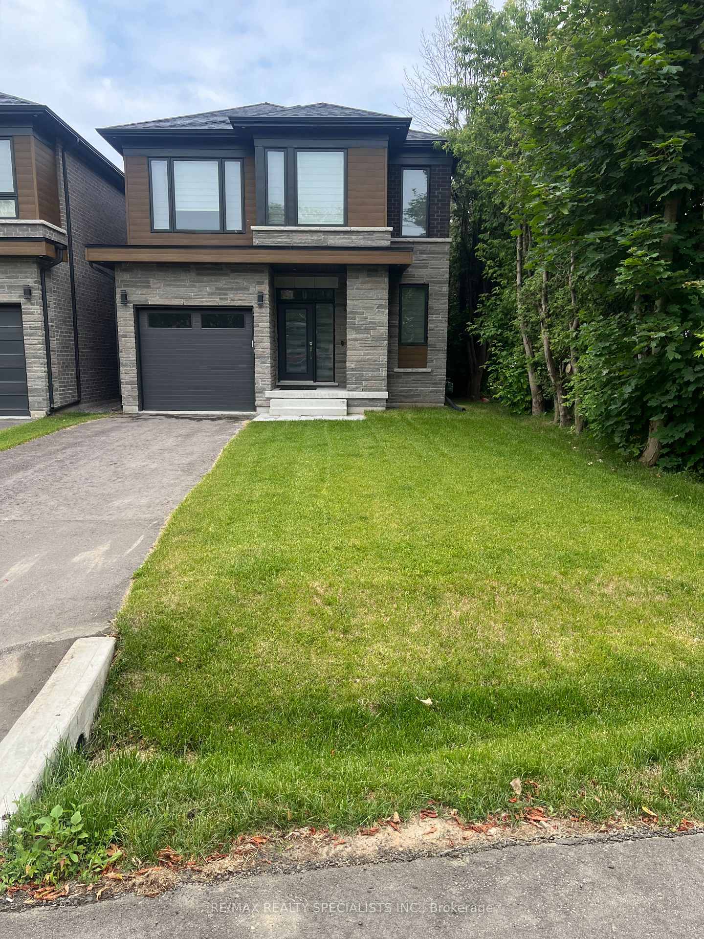 1088-casson-avenue-mississauga-ontario-w13491248