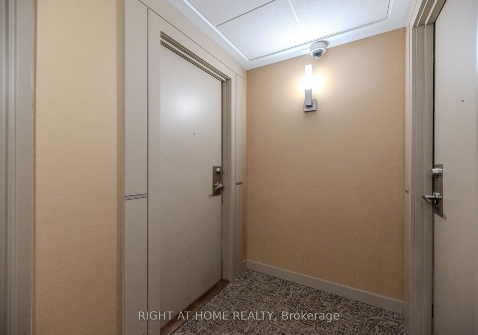 330-burnhamthorpe-road-w-mississauga-ontario-w13491526