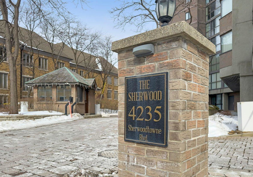 4235-sherwoodtowne-boulevard-mississauga-ontario-w13492776