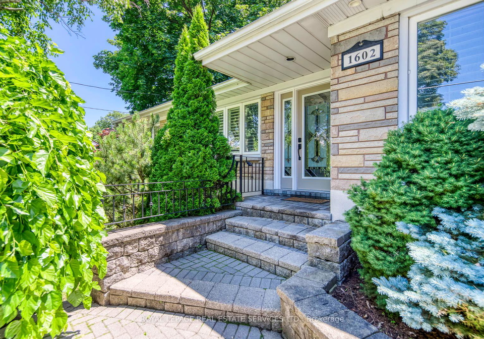 1602-lincolnshire-boulevard-mississauga-ontario-w13492916