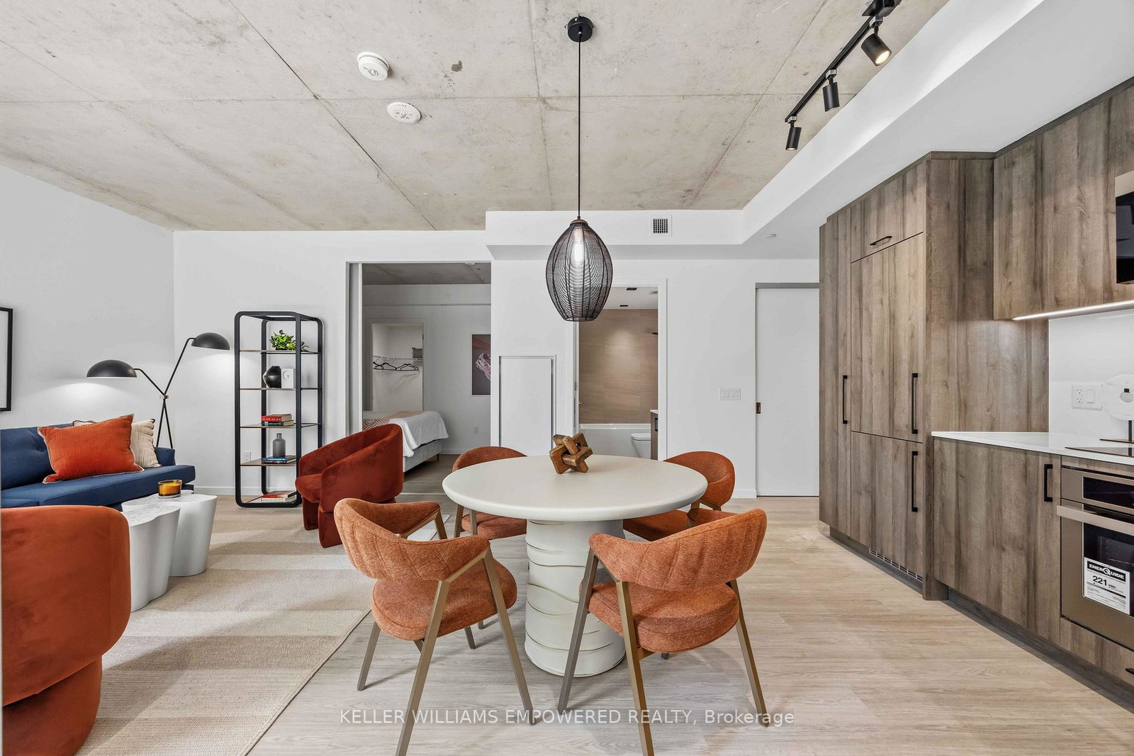 689-the-queensway-street-toronto-etobicoke-ontario-w13493198