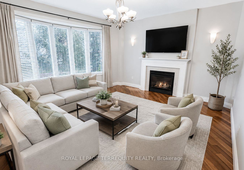 2089-blackforest-crescent-oakville-ontario-w13493228