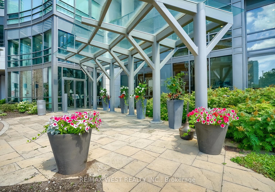 2240-lakeshore-boulevard-w-toronto-etobicoke-ontario-w13493674