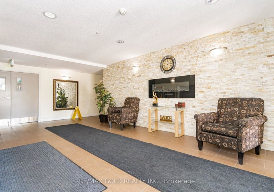 8-dayspring-circle-brampton-ontario-w13495776