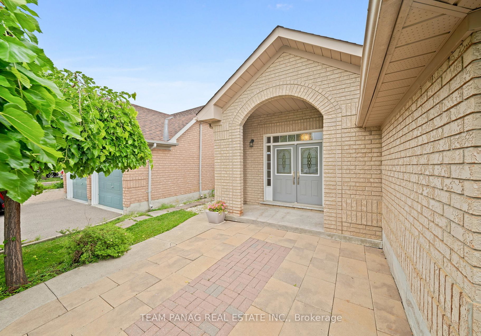 11-larkmead-place-brampton-ontario-w13496134