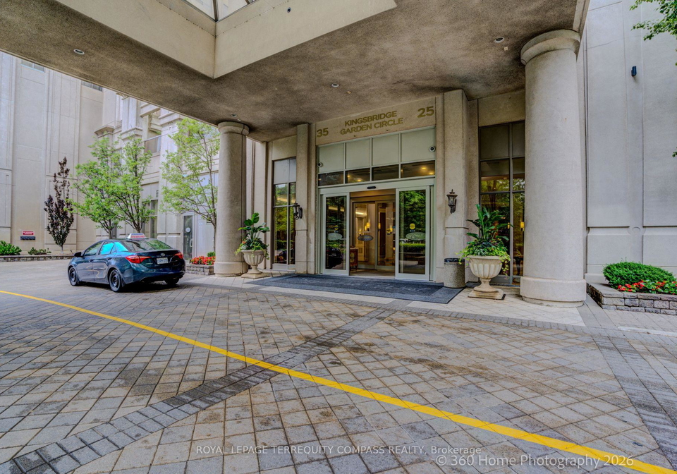 25-kingsbridge-garden-circle-mississauga-ontario-w13496176