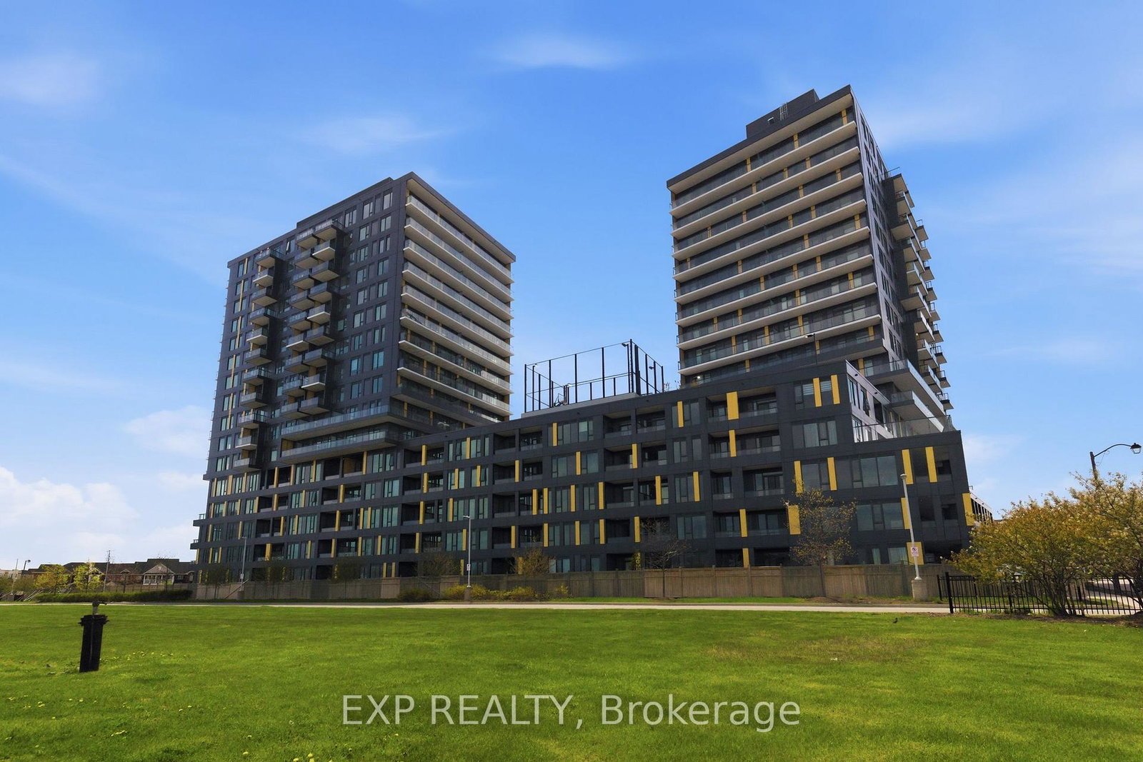 4878-powers-common-burlington-ontario-w13496612