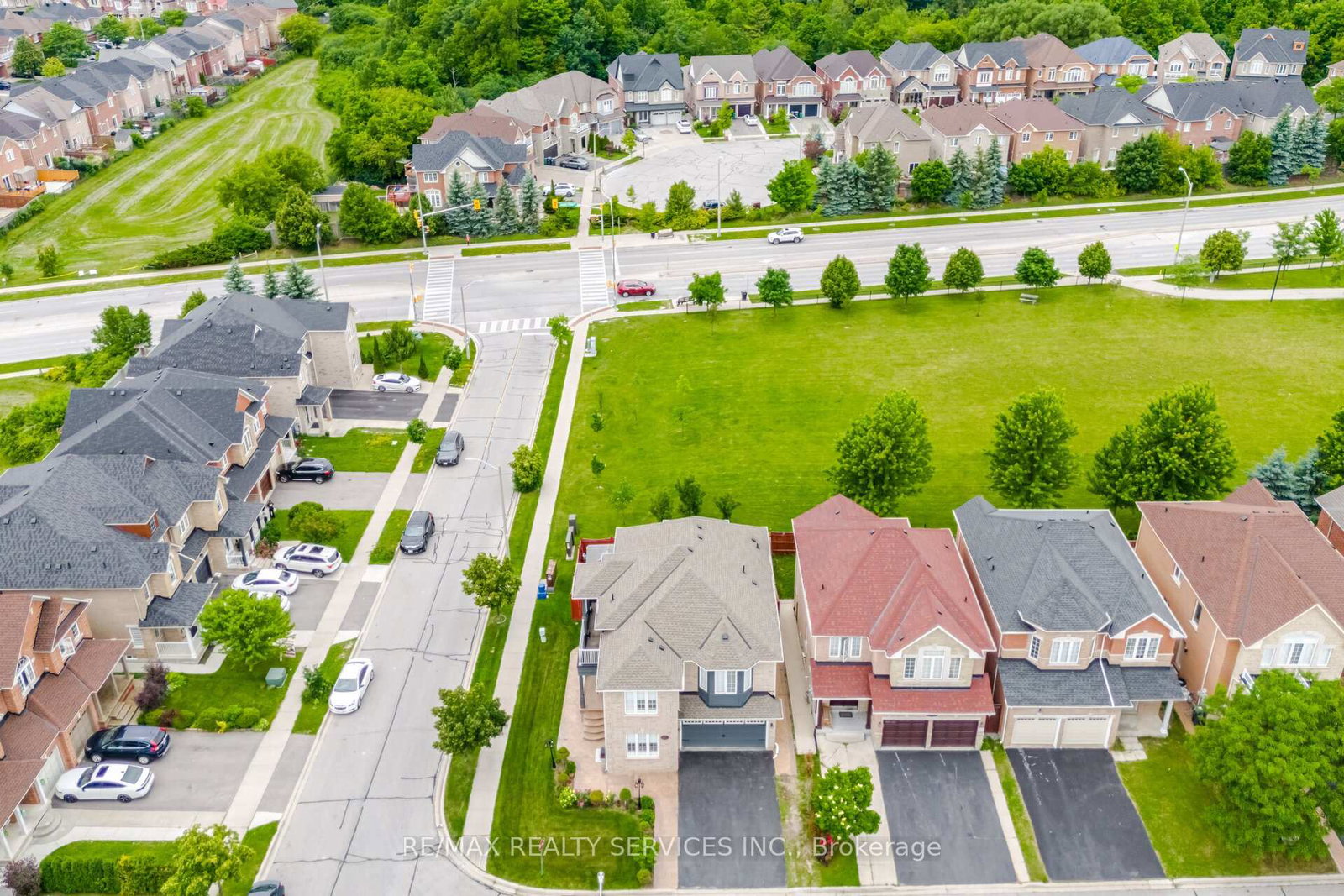 17-pefferlaw-circle-brampton-ontario-w13496750