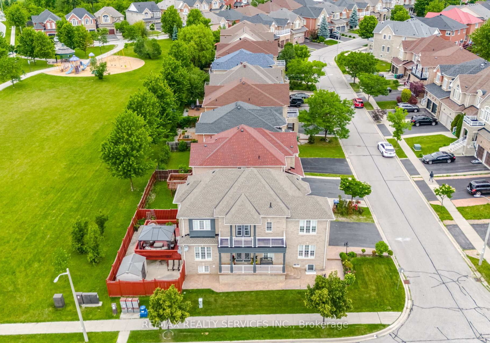 17-pefferlaw-circle-brampton-ontario-w13496750