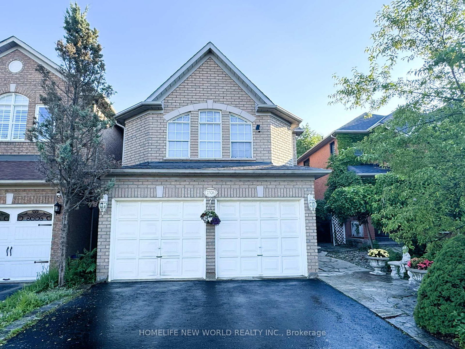 2326-yorktown-circle-mississauga-ontario-w13497084