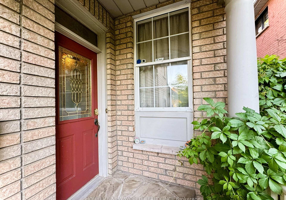 2326-yorktown-circle-mississauga-ontario-w13497084