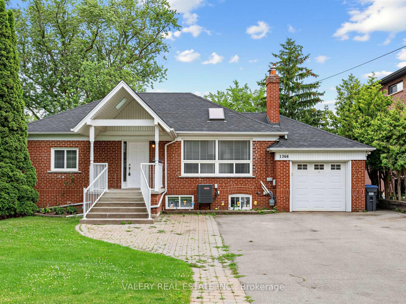 1366-applewood-road-mississauga-ontario-w13497854