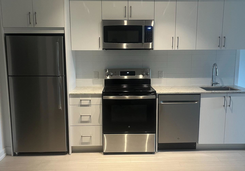 4010-eglinton-avenue-w-toronto-etobicoke-ontario-w13498162