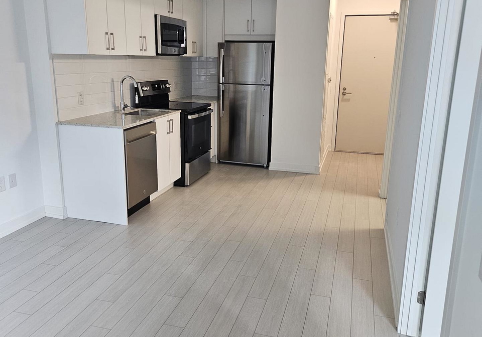 4010-eglinton-avenue-w-toronto-etobicoke-ontario-w13498774