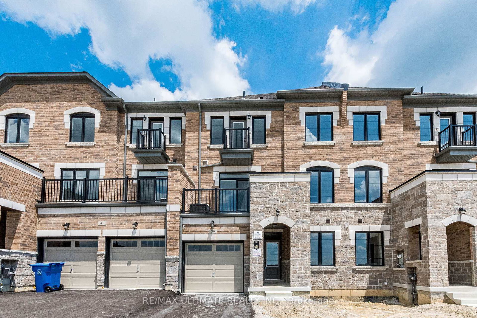 39-sapwood-crescent-brampton-ontario-w13499186